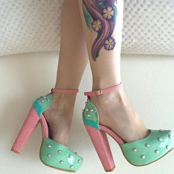 🍭🍨RARE Iron Fist Platform heels🍨💖 - Picture 2 of 5